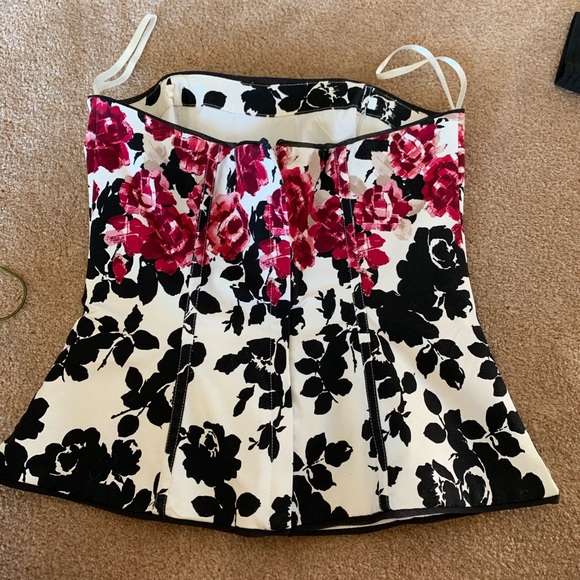 Flowered strapless top - Picture 2 of 3